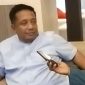 Pengusaha Asal Sumenep dan Pemilik PT Arya Wiraraja Group Batam Saat Ditemui Dirumahnya Di Desa Pamolokan Minggu (22/03/2026)
