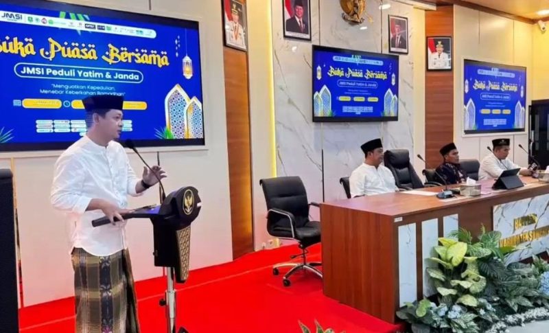 Ketua JMSI Sumenep Supanji Saat Memberikan Sambutan di Acara Bukber Anak Yatim dan Janda, Senin (09/03/2026)