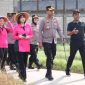 Kades Paberasan Rahman Saleh Saat Mendampingi Kapolres Sumenep AKBP Anang Hardiyanto, SIK Dalam Penanaman Jagung di Desa Paberasan Kecamatan Kota Sumenep, Kamis (09/04/2026)