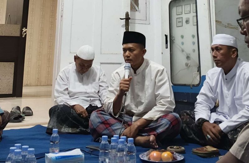 Komandan Batalyon (Danyon) 93 Ksatria Joko Tole Sumenep, Mayor Inf. Aditya Danang Putranto Saat Pimpin Pembacaan Yasin dan Tahlil Bersama di Mako Yonif 93 Ksatria Joko Tole 