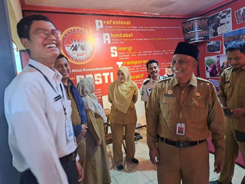Kadisdik Sumenep H. Moh. Iksan, S.Pd.,M.T Saat Memantau Pelaksanaan TKA Warga Binaan Rutan Sumenep, Selasa (14/04/2026