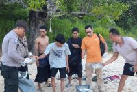 Suasana Penemuan Narkotika jenis kokain di Pantai Pasir Putih Kahuripan, Dusun Lombi Timur, Desa Gedugan, Kecamatan Giligenting, Senin (13/4/2026) sore.