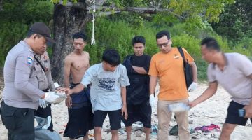 Suasana Penemuan Narkotika jenis kokain di Pantai Pasir Putih Kahuripan, Dusun Lombi Timur, Desa Gedugan, Kecamatan Giligenting, Senin (13/4/2026) sore.