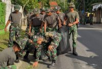 Gerakan Asri Sumenep, 150 Prajurit Yonif 93/JKT Poles Wajah Kota