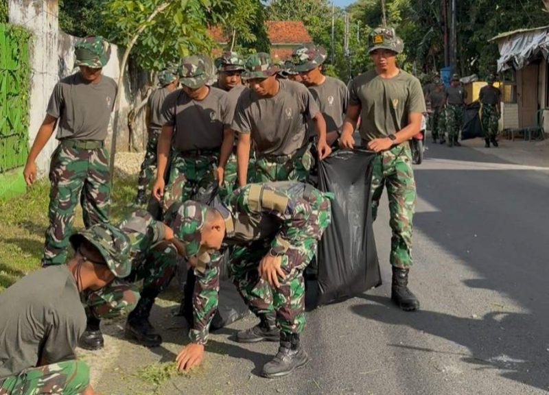 Gerakan Asri Sumenep, 150 Prajurit Yonif 93/JKT Poles Wajah Kota