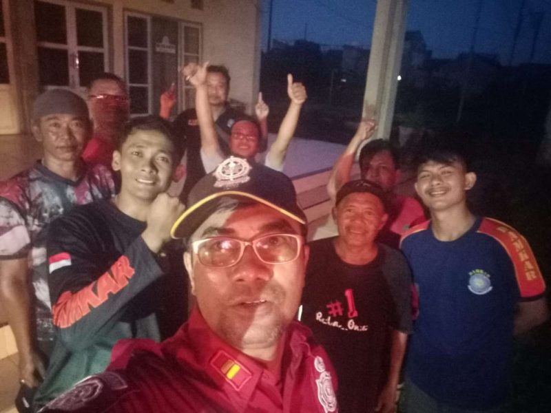 Tim Unit Reaksi Cepat Damkar Satpol Sumenep Usai Mengevakuasi 