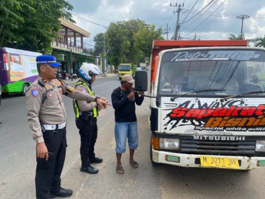 Operasi Gabungan di Sumenep, Truk Galian Tanpa Terpal Ditindak Tegas Secara Humanis
