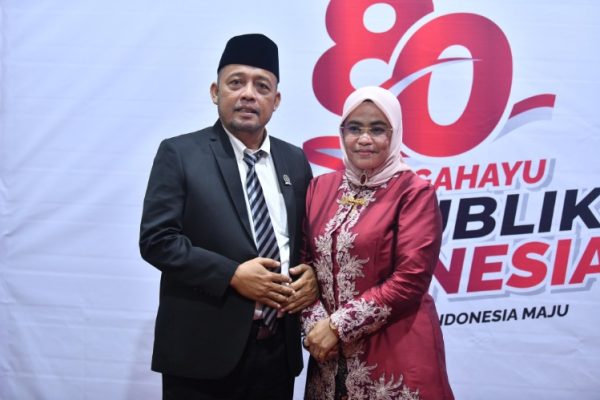 Ketua DPRD Sumenep H. Zainal Arifin, S.H., Bersama Istri di Momentum Hari Kartini 2026