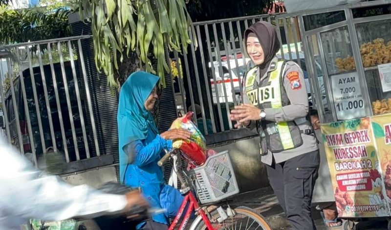 Polantas Sumenep Tebar Empati di Hari Kartini, Sentuhan Humanis Polwan Curi Perhatian Masyarakat