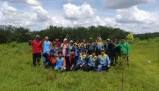 Wujud Kepedulian Lingkungan, 500 Pohon Ditanam di Hutan Negara Batuan Sumenep pada Peringatan Hari Bumi