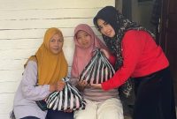 Momentum Hari Kartini, PDI Perjuangan Sumenep Gelar Aksi Sosial untuk Ibu-Ibu Lansia