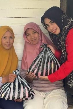 PDI Perjuangan Sumenep Tebar Kepedulian di Hari Kartini, Sasar Ibu-Ibu Lansia
