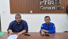 Kasi Intelejen Kejari Sumenep Endro Riski Erlazuardi, S.H.,M.H., Saat Menggelar Konferensi Pers, Kamis (23/04/2026)