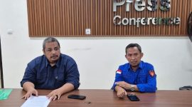 Kasi Intelejen Kejari Sumenep Endro Riski Erlazuardi, S.H.,M.H., Saat Menggelar Konferensi Pers, Kamis (23/04/2026)