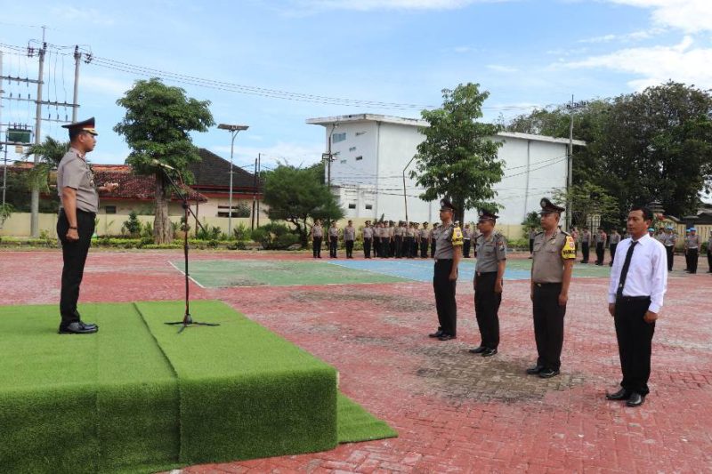 Respons Kilat, Aksi Presisi: Kapolres Sumenep Ganjar Penghargaan bagi Personel Unggul