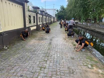 Polres Sumenep Kurve Bareng Dukung Indonesia Asri, Kapolres: Budaya Bersih Harus Dimulai dari Internal