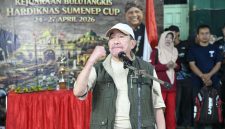 Wabup Sumenep KH Imam Hasyim, S.H.,M.H. Saat Memberikan Sambutan sekaligus membuka Kejurkab Bulu Tangkis Hardiknas 2026