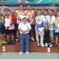 Ketua PBSI Sumenep, H. Moh. Iksan Saat Foto Bersama Dengan Para Pemenang Lomba Bulutangkis Hardiknas 2026