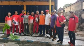 Foto Bersama Sekdakab, Asisten II, Staf Ahli, Kepala Brida Bersama Sekretaris dan ASN Bapenda di Titik Lokasi Aksi Bersih-bersih Bapenda 