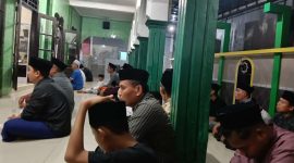 Suasana Tahlil Malam Ke-3 Almarhum Pengasuh Masjid Al Amin Pamolokan KH Amin Jakfar Taufik 