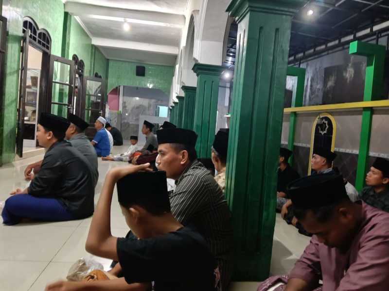 Suasana Tahlil Malam Ke-3 Almarhum Pengasuh Masjid Al Amin Pamolokan KH Amin Jakfar Taufik 