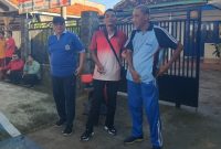 Foto Kiri Kepala Brida Siswahyudi Bintoro dan Kanan Sekretaris Bapenda Sumenep Ir. R. Shalaf Junaidi Saat Memantau di Aksi Bersih-bersih di Area Jalan Teuku Umar Sumenep, Jum'at (17/04/2026)