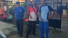 Foto Kiri Kepala Brida Siswahyudi Bintoro dan Kanan Sekretaris Bapenda Sumenep Ir. R. Shalaf Junaidi Saat Memantau di Aksi Bersih-bersih di Area Jalan Teuku Umar Sumenep, Jum'at (17/04/2026)