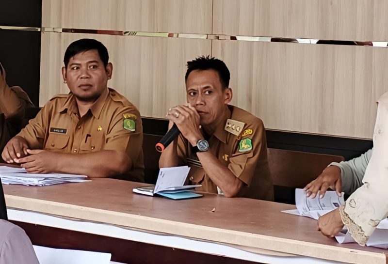 Lurah Pajagalan, Darto Santoso, S.A.N, di Kegiatan Penyaluran Bapang di Balai Kelurahan Pajagalan Kecamatan Kota, Rabu (01/04/2026)