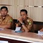 Lurah Pajagalan, Darto Santoso, S.A.N, di Kegiatan Penyaluran Bapang di Balai Kelurahan Pajagalan Kecamatan Kota, Rabu (01/04/2026)
