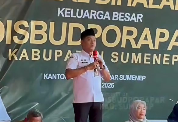 Kepala Disbudporapar Sumenep, Faruk Hanafi, S.Sos., M.Si saat Memberikan Sambutan di Acara Halal Bihalal 