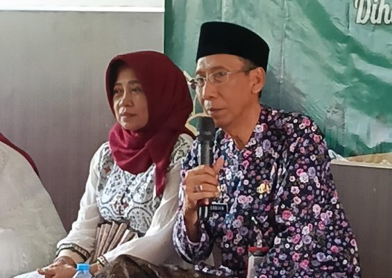 Kepala Bapenda Sumenep Ferdiansyah Tetrajaya Bersama Ketua DWP Bapenda Sumenep di Acara Halal Bihalal 