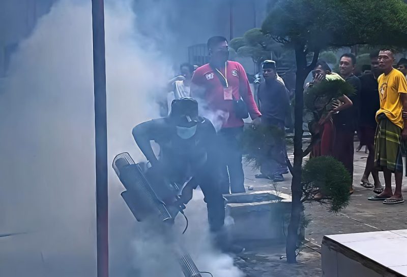 Karutan Sumenep Aditya Wahyu Rahmadani Memantau Pelaksanaan Fogging Antipasi DPD 