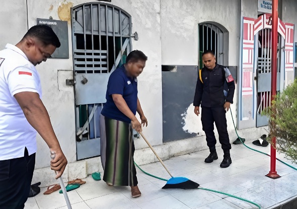 Rutan Sumenep Bangkitkan Semangat HBP ke-62 Lewat Aksi Bersih, Warga Binaan Turun Tangan