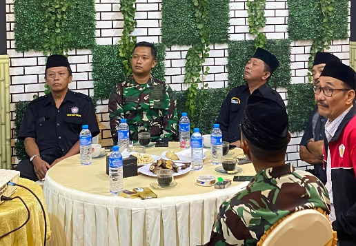 Wakil Komandan Batalyon (Wadanyon) Yonif TP 931/Ksatria Jokotole, Kapten Inf Richy Wahyu Prakoso, S.S.T. Han, Menghadiri Halal Bihalal PSHT Sumenep, Kamis (09/04/2026) malam