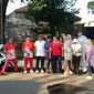 Sekdakab Agus Dwi Saputra, Staf Ahli Bupati Dedi Falauddin serta Kepala Brida Sumenep Siswahyudi Bintoro di Suasana Aksi Bersih-bersih di Sekitaran Jalan Ahmad Yani Kampong Arab, Jum'at (10/04/2026)