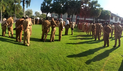 Suasana Apel Upacara Gabungan Senin 13 April 2026 Bertempat di Halaman Kantor Pemkab Sumenep 