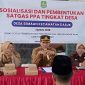 Kepala Dinas Sosial Pemberdayaan Perempuan dan Perlindungan Anak Kabupaten Sumenep, Dr. R. Rahman Riadi (Tengah) Saat Memberikan Sosialisasi dan Pembentukan Satgas PPA di Desa Balai Desa Semaan Kecamatan Dasuk, Selasa (14/04/2026)