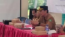 Kadinsos P3A Kabupaten Sumenep Dr. A. Rahman Riadi, S.E.,M.M, di Acara Sosialisasi dan Pembentukan Satgas PPA di Desa Semaan Kecamatan Dasuk