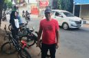 Kepala DLH Sumenep Anwar Yusuf Sahroni Saat Turun Langsung Aksi Bersih di Sepanjang Jalan Teuku Umar Pandian, Jum'at (17/04/2026)