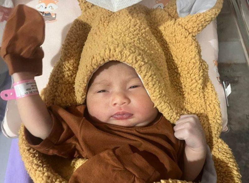 Foto Putri Pertama Bupati Dr. H. Achmad Fauzi Wongsojudo, S.H.,.M.H. dan Nia Kurnia Fauzi Yang Tersebar di Unggahan Status di Kalangan Pejabat Sumenep, Sabtu (18/04/2026)