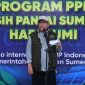 Wabup Sumenep KH. Imam Hasyim, S.H.,M.H.,.di Acara aksi bersih-bersih di Pantai Slopeng, Rabu (22/4/2026) sore.