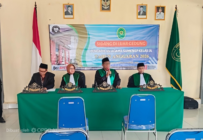 Ketua Pengadilan Negeri Agama Sumenep Moh. Jatim di Acara Sidang Isbath di Balai Desa Nyabakan Timur, Jum'at (24/04/20226)