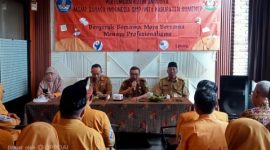 Kabid GTK Akhmad Fairusi dan Kabid Pembinaan SMP Disdik Sumenep M. Fajar kegiatan Halal Bihalal yang dirangkaikan dengan forum Bincang Santai (BISA) oleh MGMP Bahasa Indonesia, Selasa (28/4/2026), di Lotus Cafe.