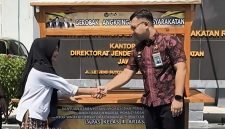 Lapas III Arjasa Saat Menyalurkan Bantuan Gerobak Di Momentum HBP KE-62 Kepada Warga Binaan 
