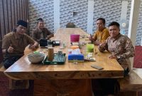 Foto Kanan Dr. Naghfir dan Owner Media Online Detikzone Igusty Madani