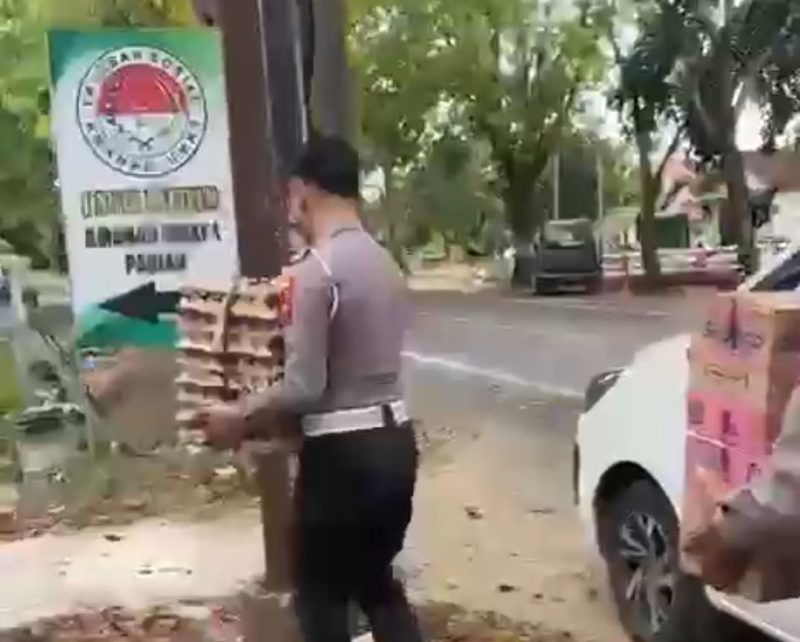 Hasil Tangkapan Layar Unit Tujarwali Satlantas Polres Sumenep Saat Berbagi Sembako Ke Panti Asuhan Amanah Ummat I Desa Pabian, Senin (20/04/2026)