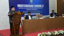 Wabup KH Imam Hasyim Saat Membuka dan Memberikan Sambutan di Acara Muscab ika  Unair Sumenep