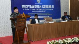 Wabup KH Imam Hasyim Saat Membuka dan Memberikan Sambutan di Acara Muscab ika  Unair Sumenep