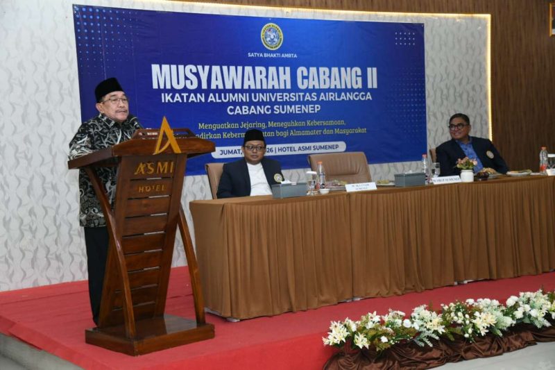 Wabup KH Imam Hasyim Saat Membuka dan Memberikan Sambutan di Acara Muscab ika  Unair Sumenep