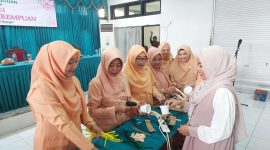 DWP Sumenep Gelar Pelatihan Keterampilan Perempuan, Kawat Bulu Disulap Jadi Peluang Usaha